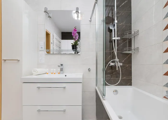 Modern With Parking & Near Manufaktura In By Renters Łódź